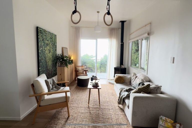 Photo of property in 60 Kauri Point Road, Laingholm, Auckland, 0604