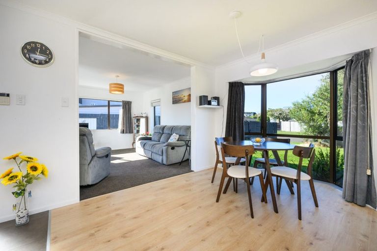 Photo of property in 53 Raglan Avenue, Cloverlea, Palmerston North, 4412