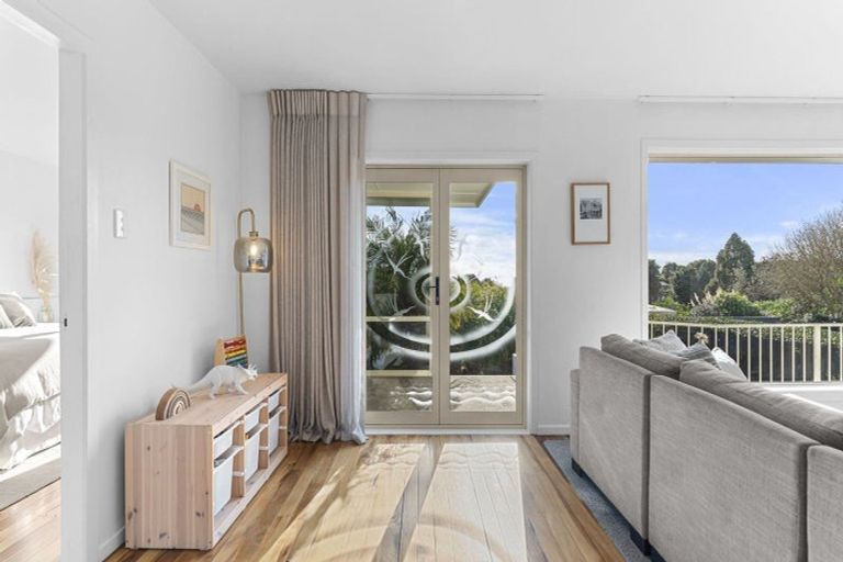 Photo of property in 37 Mcfarlane Street, Oakura, 4314