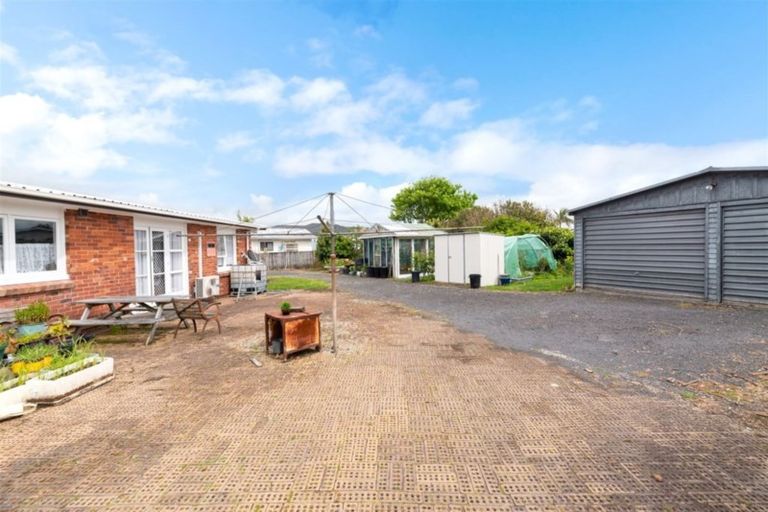 Photo of property in 9 Pomaria Road, Henderson, Auckland, 0610