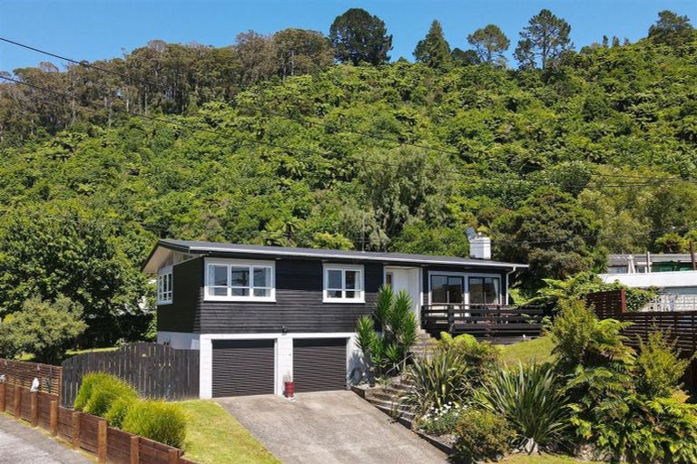 Photo of property in 6 Hawk Place, Selwyn Heights, Rotorua, 3015