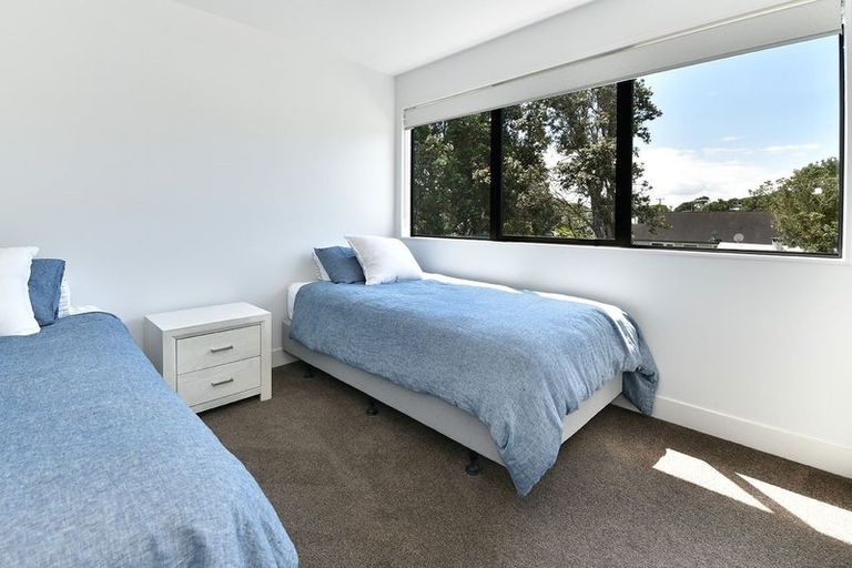 Photo of property in 52 Walton Street, Red Beach, 0932