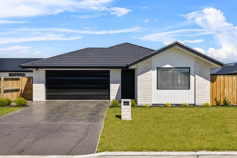 Photo of property in 16 Wexford Crescent, Halswell, Christchurch, 8025