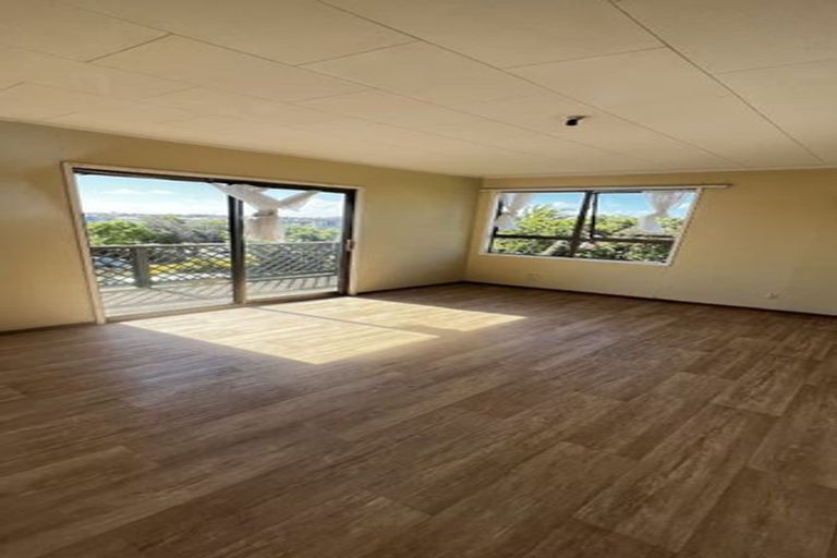 Photo of property in 5 Struan Place, Highland Park, Auckland, 2010