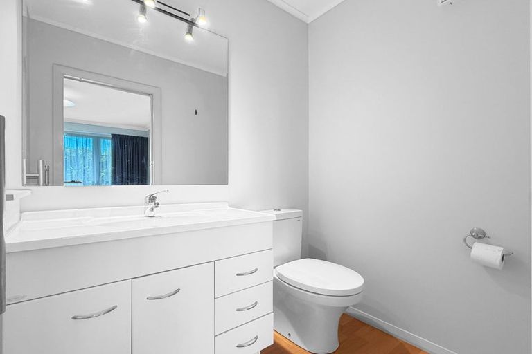 Photo of property in 44 Queenwood Road, Levin, 5510