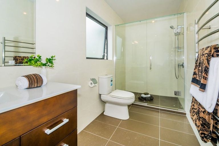 Photo of property in 42 Bur Oak Terrace, Schnapper Rock, Auckland, 0632