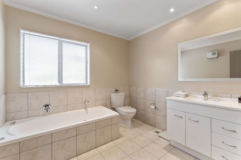 Photo of property in Te Kakariki Apartments, 5/5 Wellington Road, Paekakariki, 5034