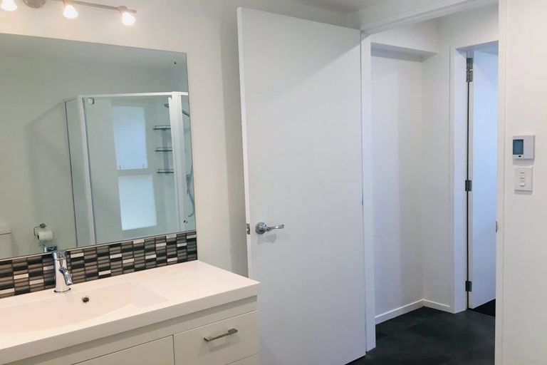 Photo of property in 15 Trinidad Crescent, Grenada Village, Wellington, 6037