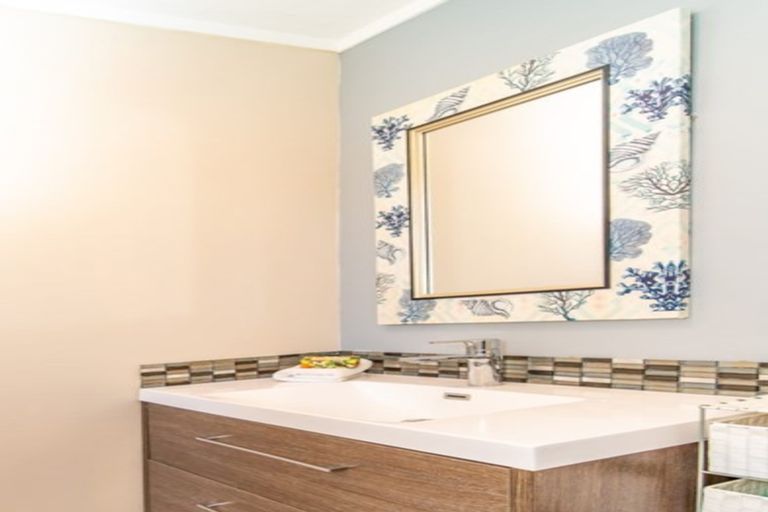 Photo of property in 6 Waikaremoana Place, Pakuranga Heights, Auckland, 2010