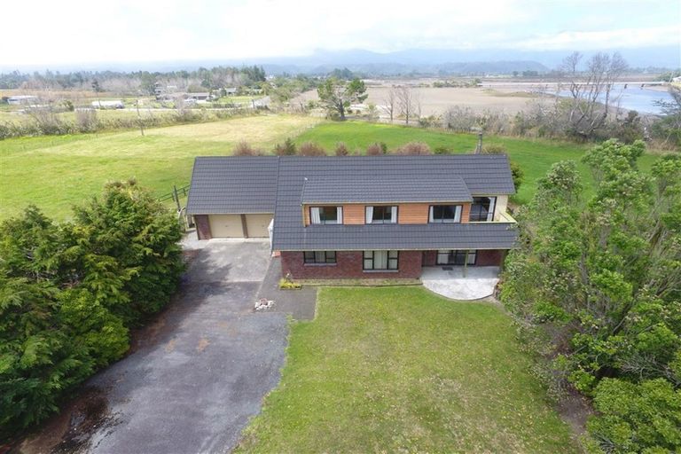 Photo of property in 65 Snodgrass Road, Westport, 7892