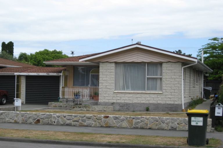 Photo of property in 1/11 Juniper Place, Burnside, Christchurch, 8053