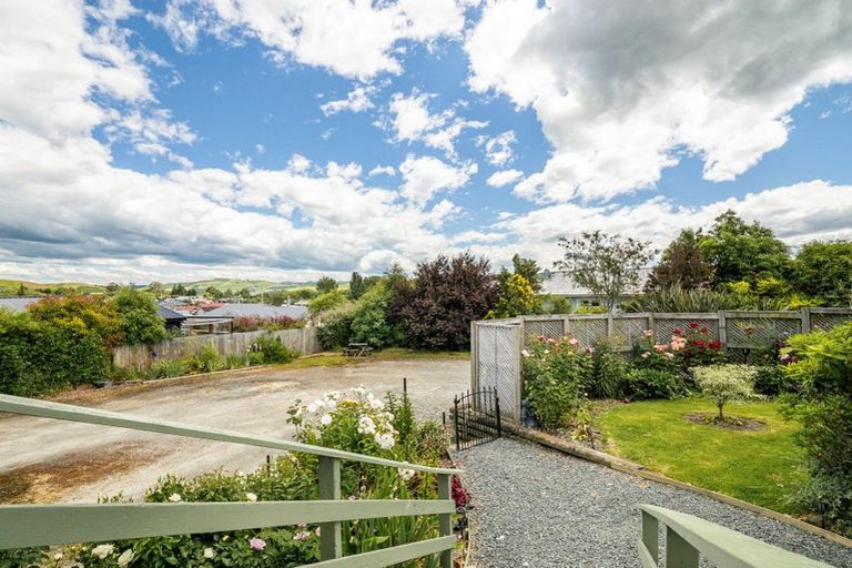 Photo of property in 35 Greenhithe Street, Waihola, Milton, 9073