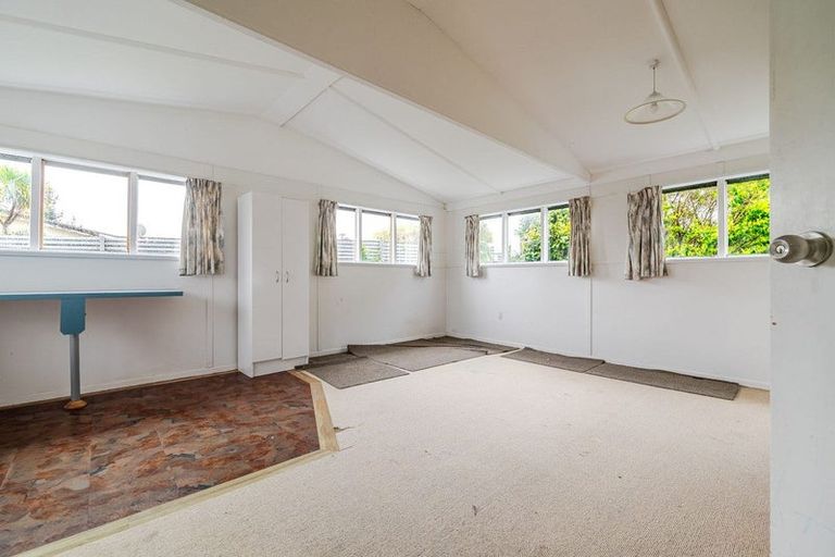 Photo of property in 10 Stoke Place, Awapuni, Palmerston North, 4412