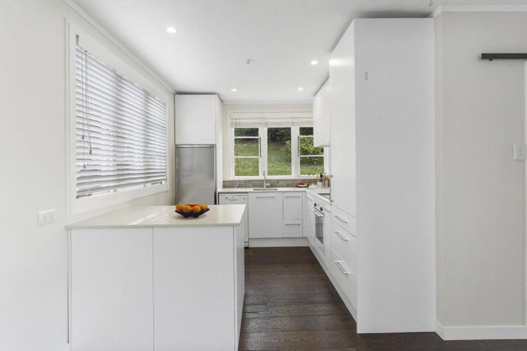 Photo of property in 2 Matai Road, Stanmore Bay, Whangaparaoa, 0932