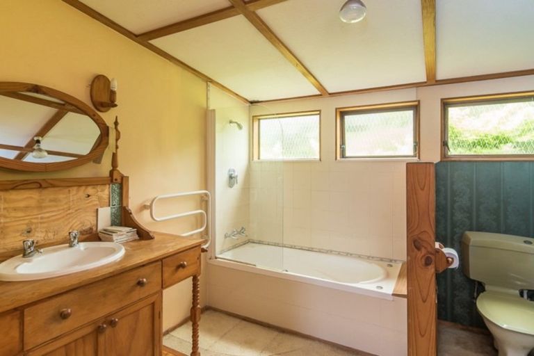 Photo of property in 25 Kotare Street, Waikanae, 5036