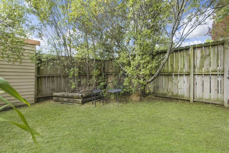 Photo of property in 22 Santiago Crescent, Unsworth Heights, Auckland, 0632