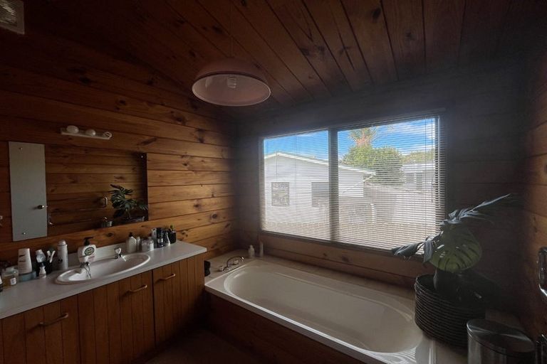 Photo of property in 2/27 Motuora Road, Manly, Whangaparaoa, 0930