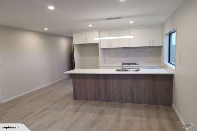 Photo of property in 39 Koroheke Road, Takanini, 2110