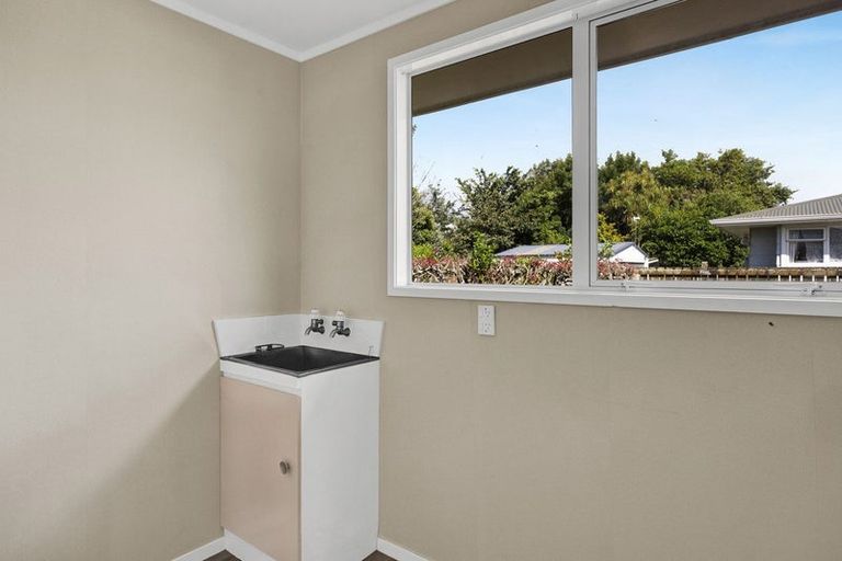 Photo of property in 19 Kamahi Avenue, Hawera, 4610