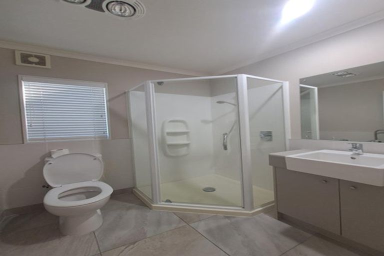 Photo of property in 11 Lorenzo Way, Flat Bush, Auckland, 2016