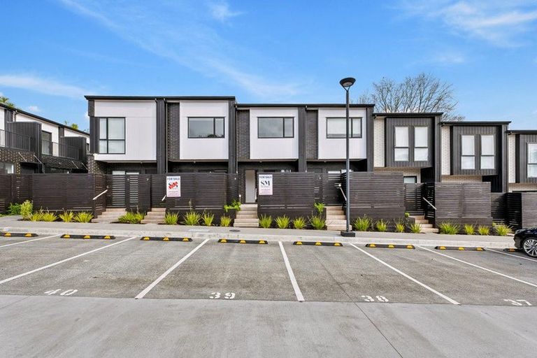 Photo of property in 19 Meg Lane, Glen Eden, Auckland, 0602