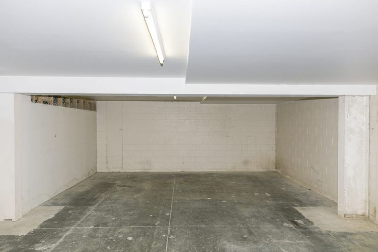 Photo of property in Victoria Villas, 23/35u Pirie Street, Mount Victoria, Wellington, 6011
