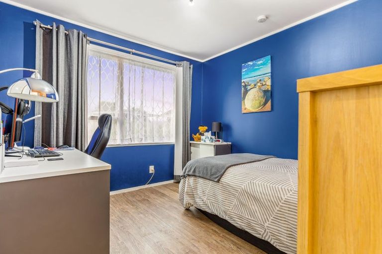 Photo of property in 92 Reynella Drive, Massey, Auckland, 0614