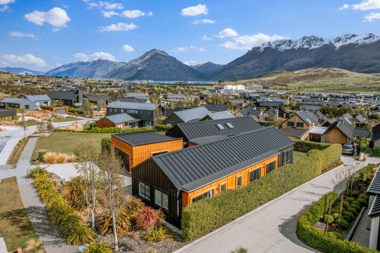 Photo of property in 13 Falconer Rise, Jacks Point, Queenstown, 9371