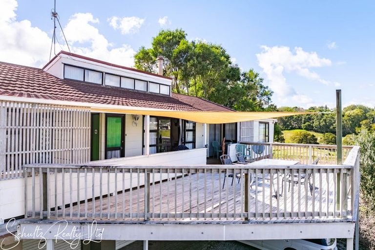 Photo of property in 16 Kaiwaka-mangawhai Road, Kaiwaka, 0975