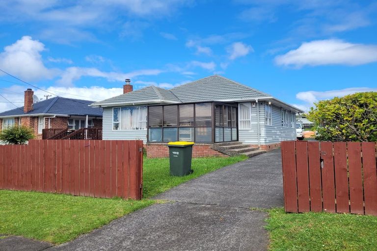 Photo of property in 15 Tiki Street, New Lynn, Auckland, 0600