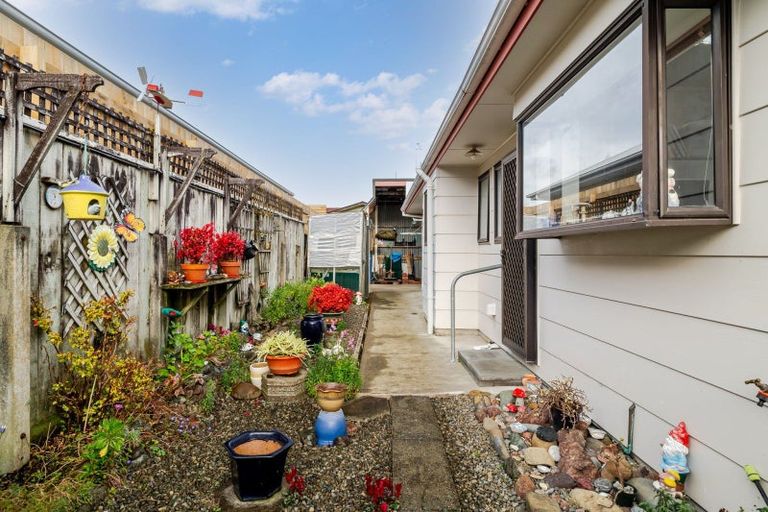 Photo of property in 1 Pinedale Parade, Milson, Palmerston North, 4414