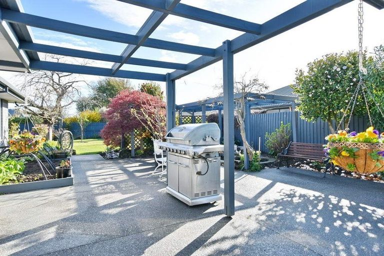 Photo of property in 2 Melford Close, Rangiora, 7400