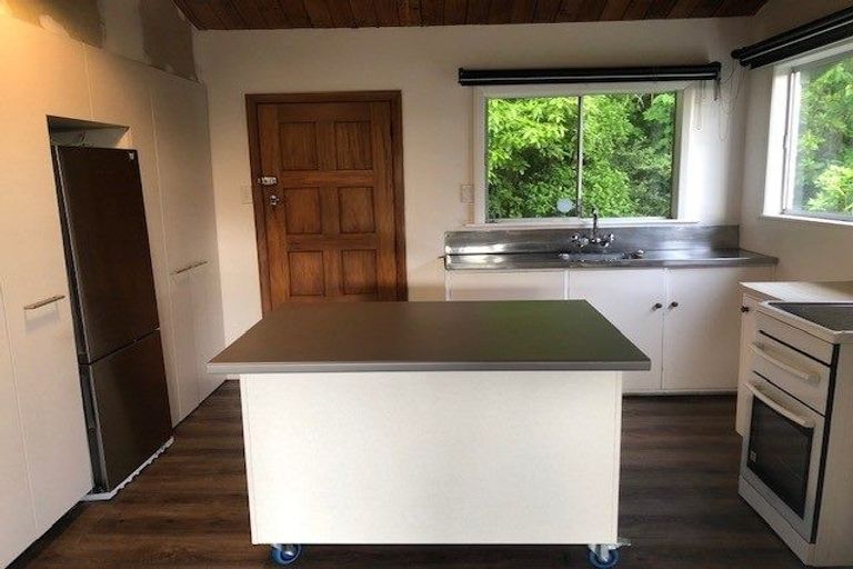 Photo of property in 37 Singers Road, Korokoro, Lower Hutt, 5012