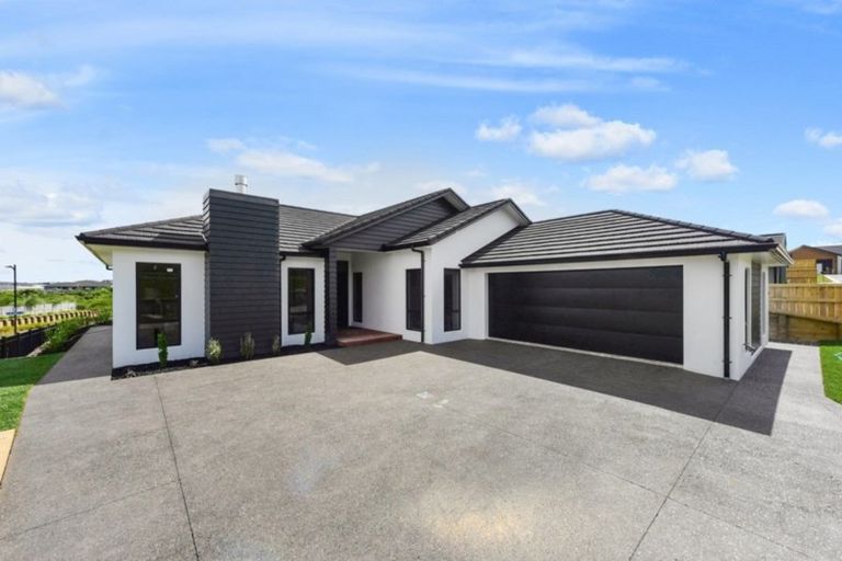 Photo of property in 1 Bosun Place, Te Atatu Peninsula, Auckland, 0610