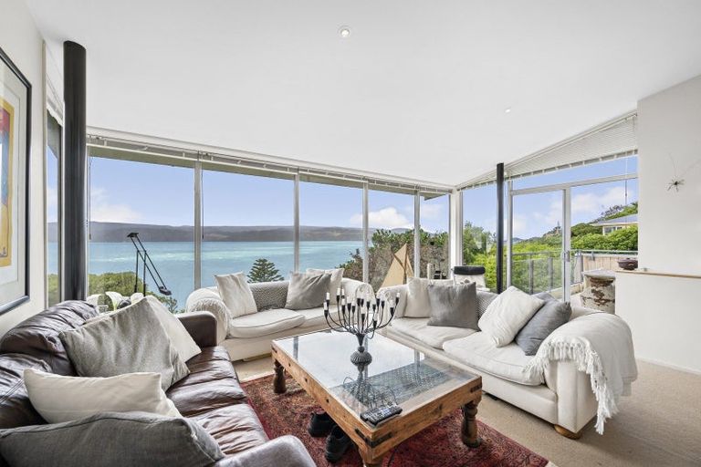 Photo of property in 36a Fortification Road, Karaka Bays, Wellington, 6022