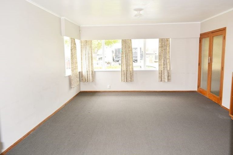Photo of property in 1/265 Massey Road, Mangere East, Auckland, 2024