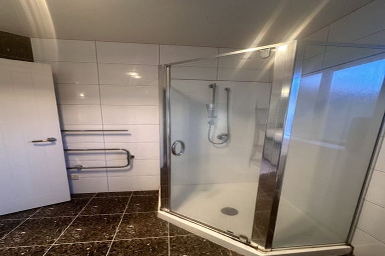 Photo of property in 52 Sapperton Drive, Henderson, Auckland, 0612