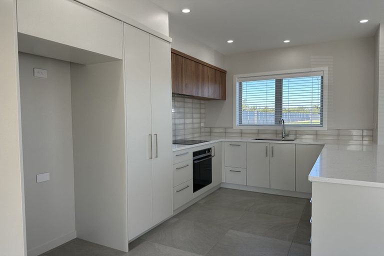 Photo of property in 10 George Yee Place, Taradale, 4112