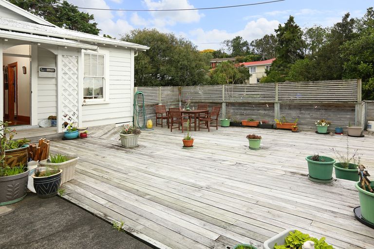 Photo of property in 38 Newington Road, Henderson, Auckland, 0612
