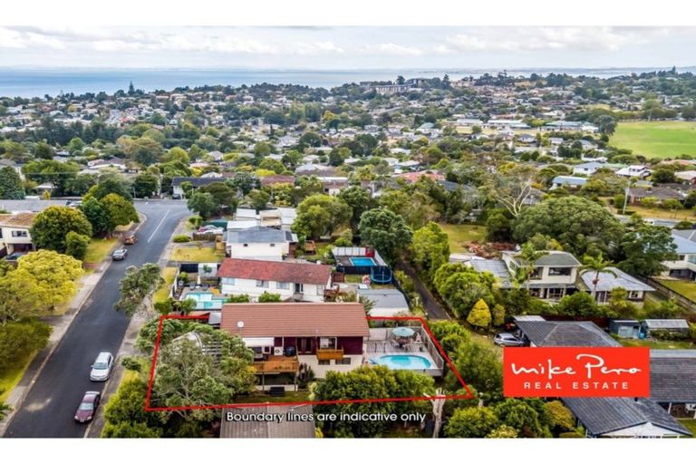 Photo of property in 7 Pokapu Street, Titirangi, Auckland, 0600