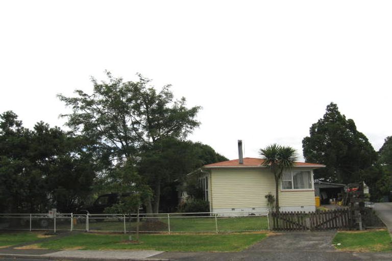Photo of property in 84 Lauderdale Road, Birkdale, Auckland, 0626