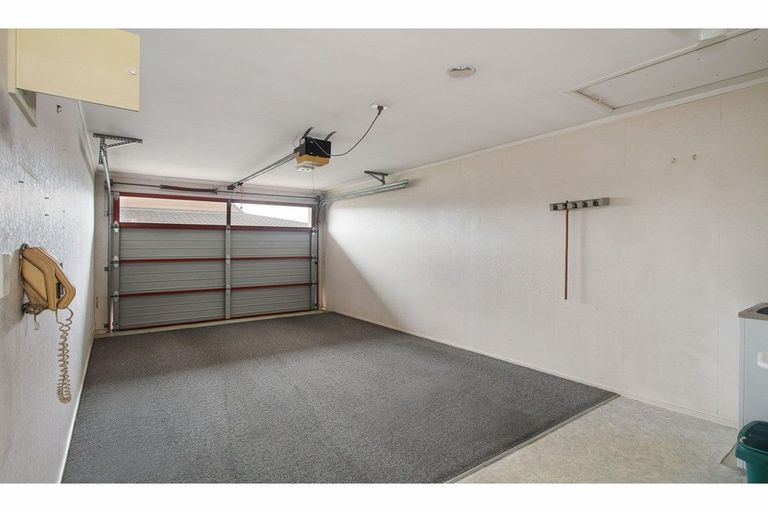 Photo of property in 2/56 Larnoch Road, Henderson, Auckland, 0610