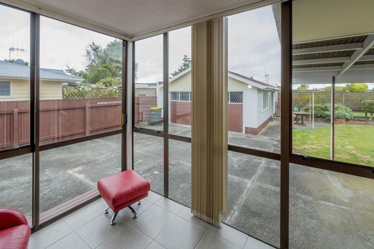 Photo of property in 17 Meadowvale Drive, Levin, 5510