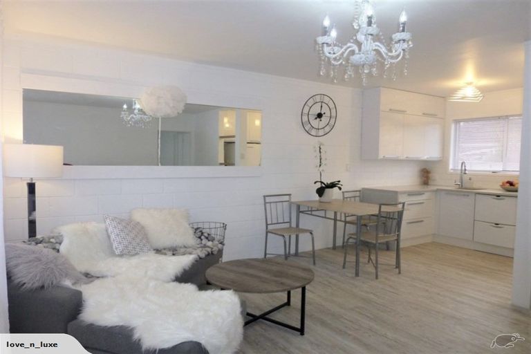 Photo of property in 1/83 Birkdale Road, Birkdale, Auckland, 0626