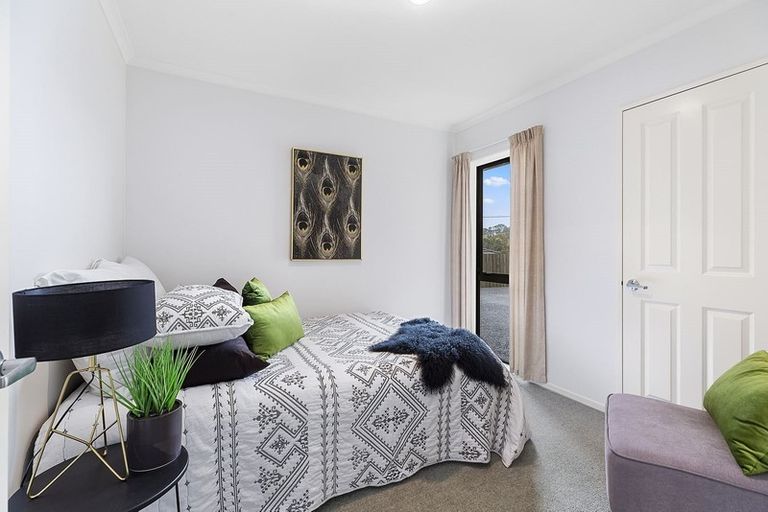 Photo of property in 52 Miles Crescent, Newlands, Wellington, 6037