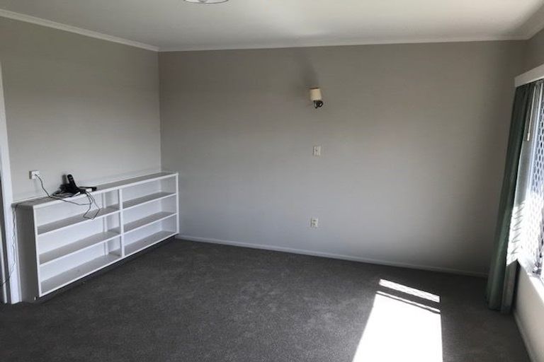 Photo of property in 4a/2 Corrella Road, Belmont, Auckland, 0622