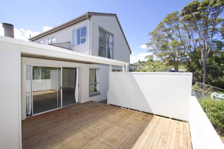Photo of property in 1/127 Atkinson Road, Titirangi, Auckland, 0604