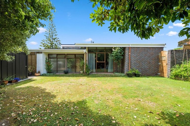 Photo of property in 2 Exeter Place, Tihiotonga, Rotorua, 3015