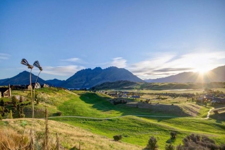 Photo of property in 5 Kintyre Court, Jacks Point, Queenstown, 9371