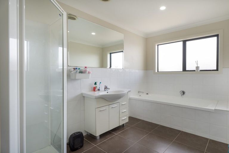 Photo of property in 42 Tongariro Drive, Aotea, Porirua, 5024